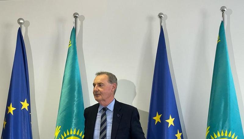 визит раздора: в казахстан собирается спецпосланник евросоюза по санкциям 
