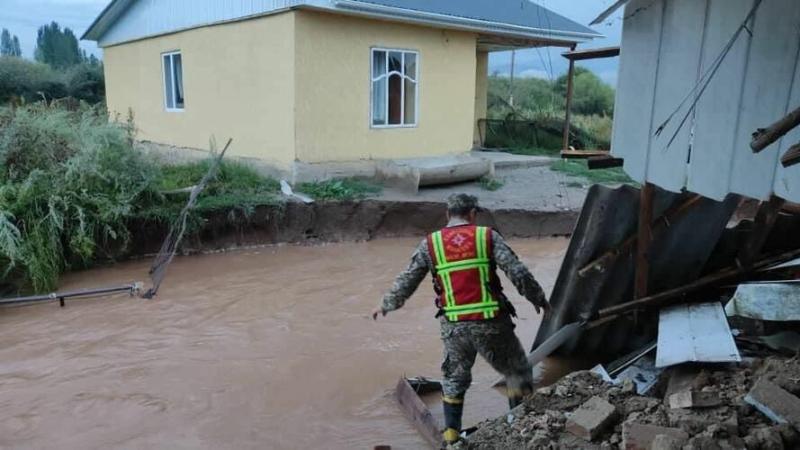 На Иссык-Куле в Кыргызстана ввели режим ЧС из-за селей и паводков
