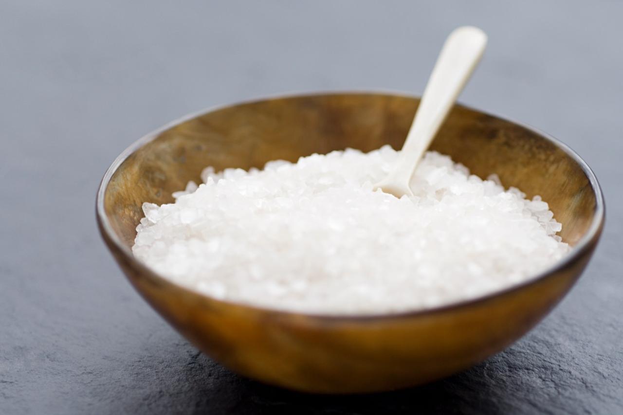 в казахстане с полок магазинов исчезает соль: власти назвали причину