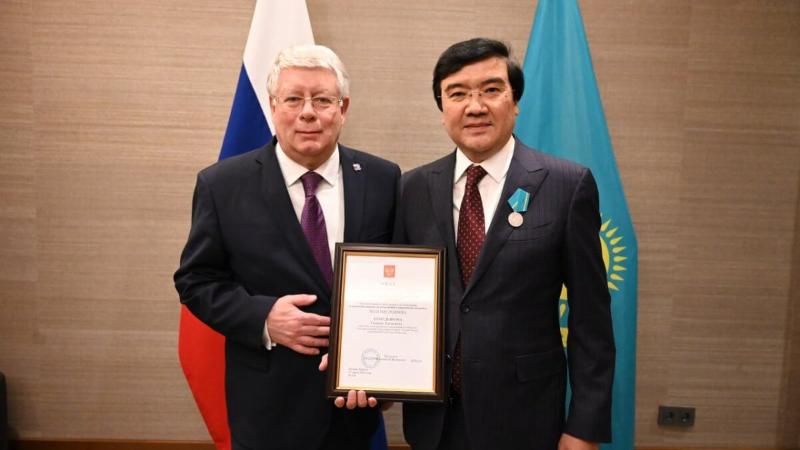 президент россии наградил директора театра в казахстане медалью пушкина