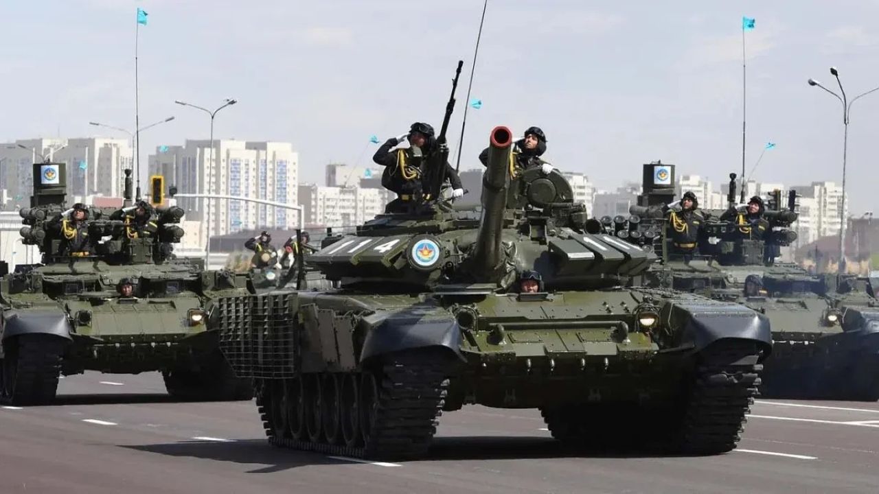 жителей казахстана попросили не бояться колонн с военной техникой в течение августа и сентября