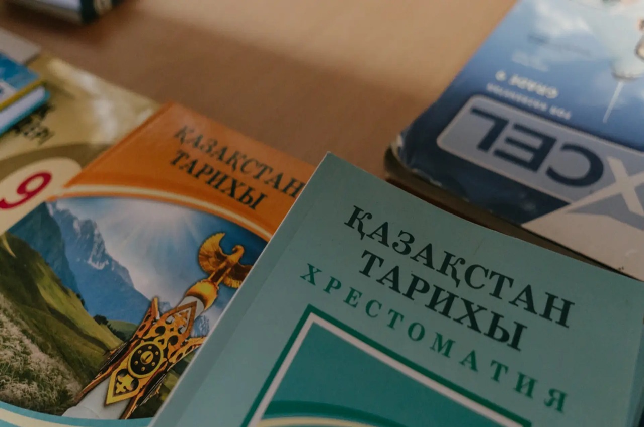 казахстан обновит школьные учебники с учётом норм новой конституции