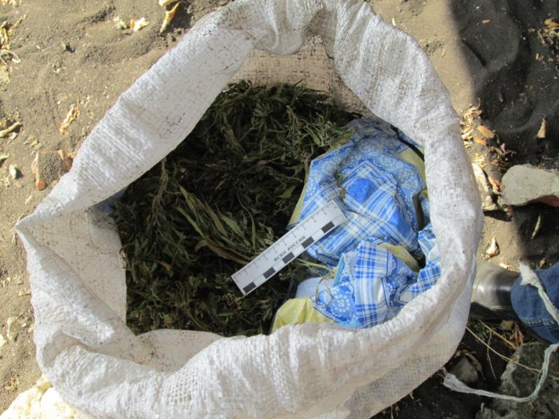 казахстанский фермер хранил крупную партию наркотиков