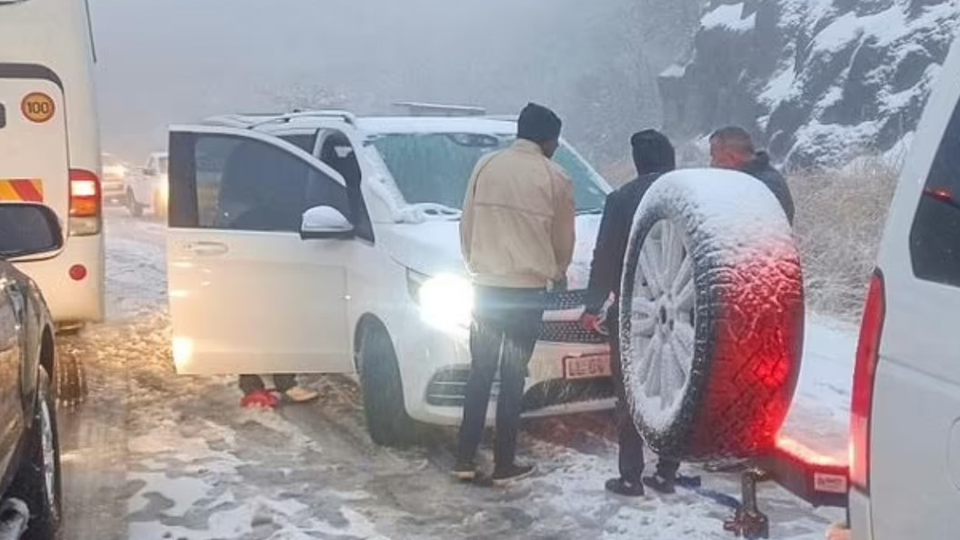 армию юар задействуют для расчистки дорог от снега 