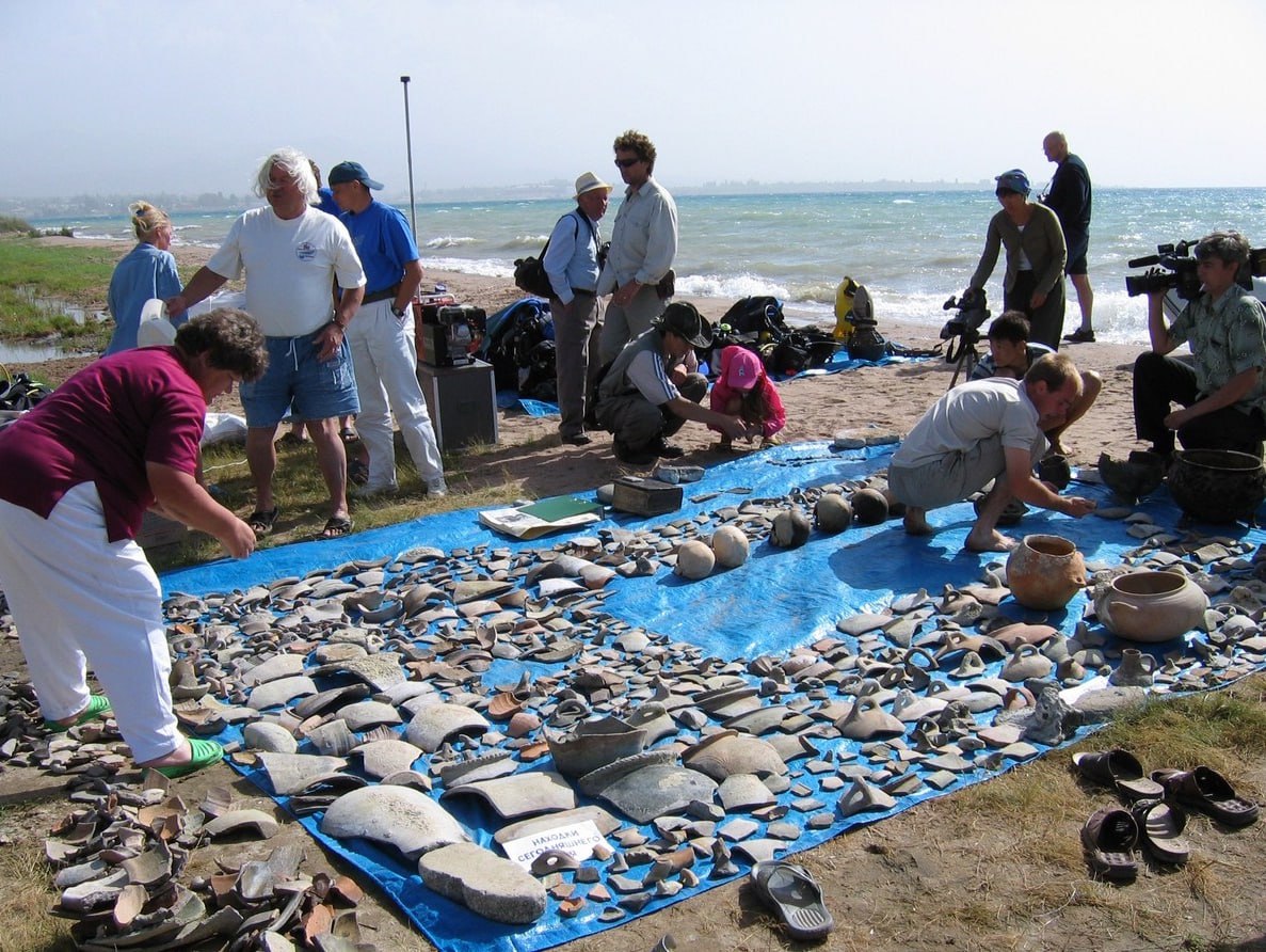 Древний некрополь с останками тел, захороненных по мусульманским обычаям: какие тайны еще скрыты на дне Иссык-Куля