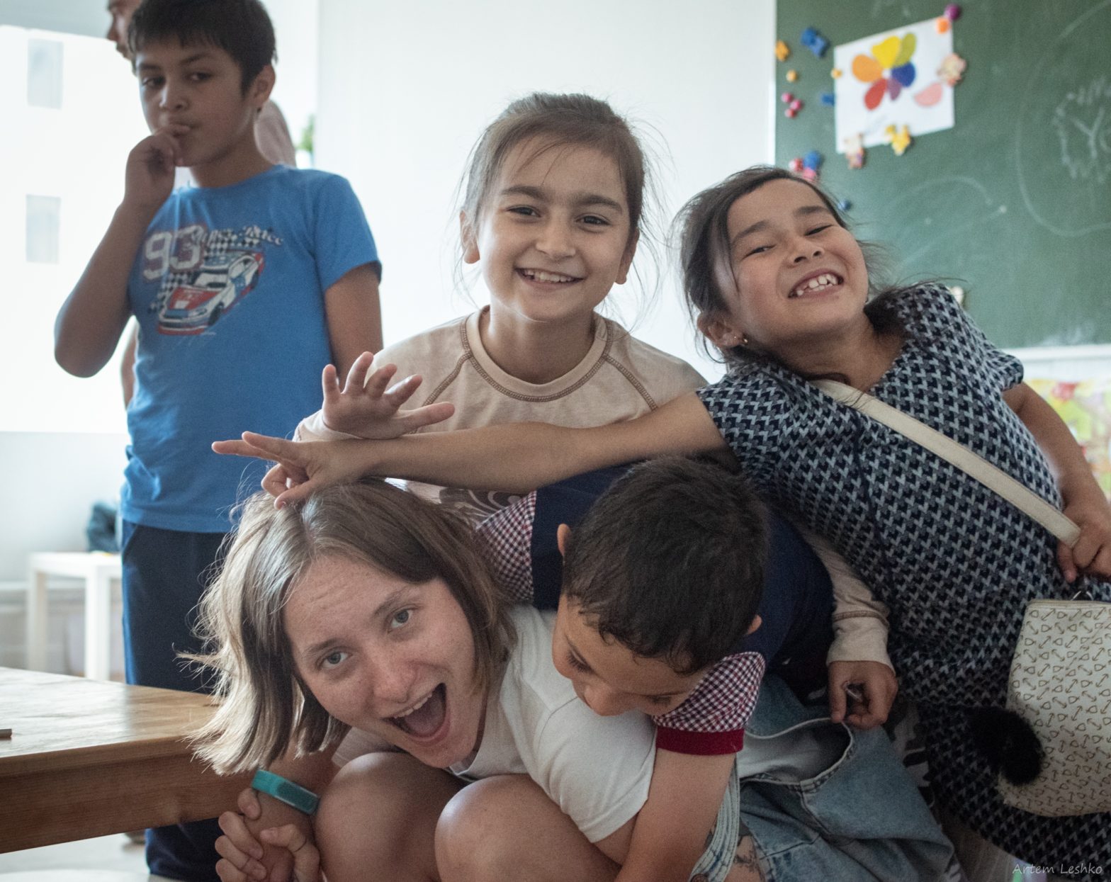 мигрантов в россии хотят обязать покупать полис дмс своим детям