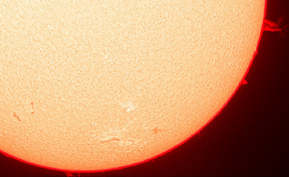 Суперпятно на Солнце: сильная магнитная буря обрушится на Евразию