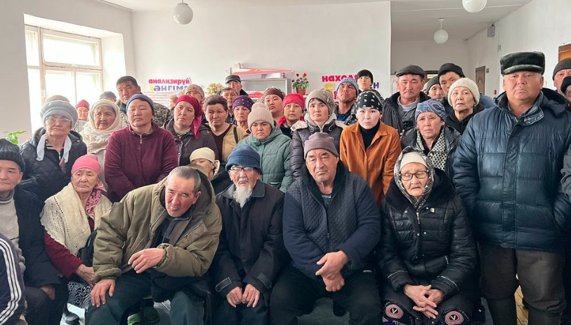 чс в казахстане: новые прорывы плотин и срочная эвакуация людей вертолетами и поездами