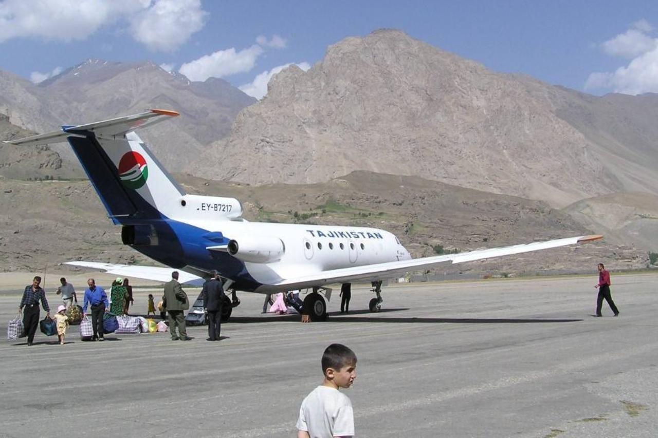 Самолет душанбе летает. Аэропорт Худжанд Таджикистан. Аэропорт Хорог Таджикистан. Аэропорт Памир Таджикистан. Аэродром Мургаб Таджикистан.