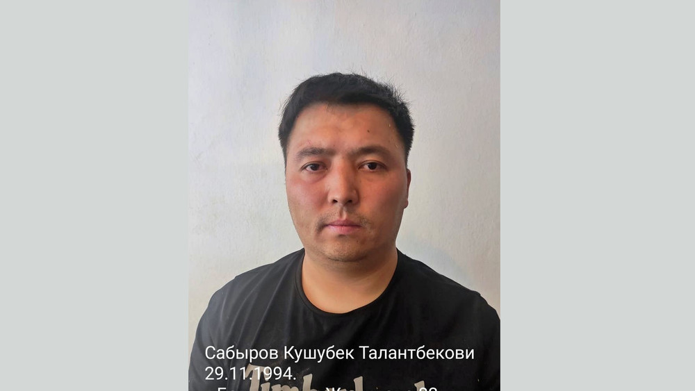 приставил к горлу нож и сбежал: в кыргызстане на свободу вырвался опасный убийца