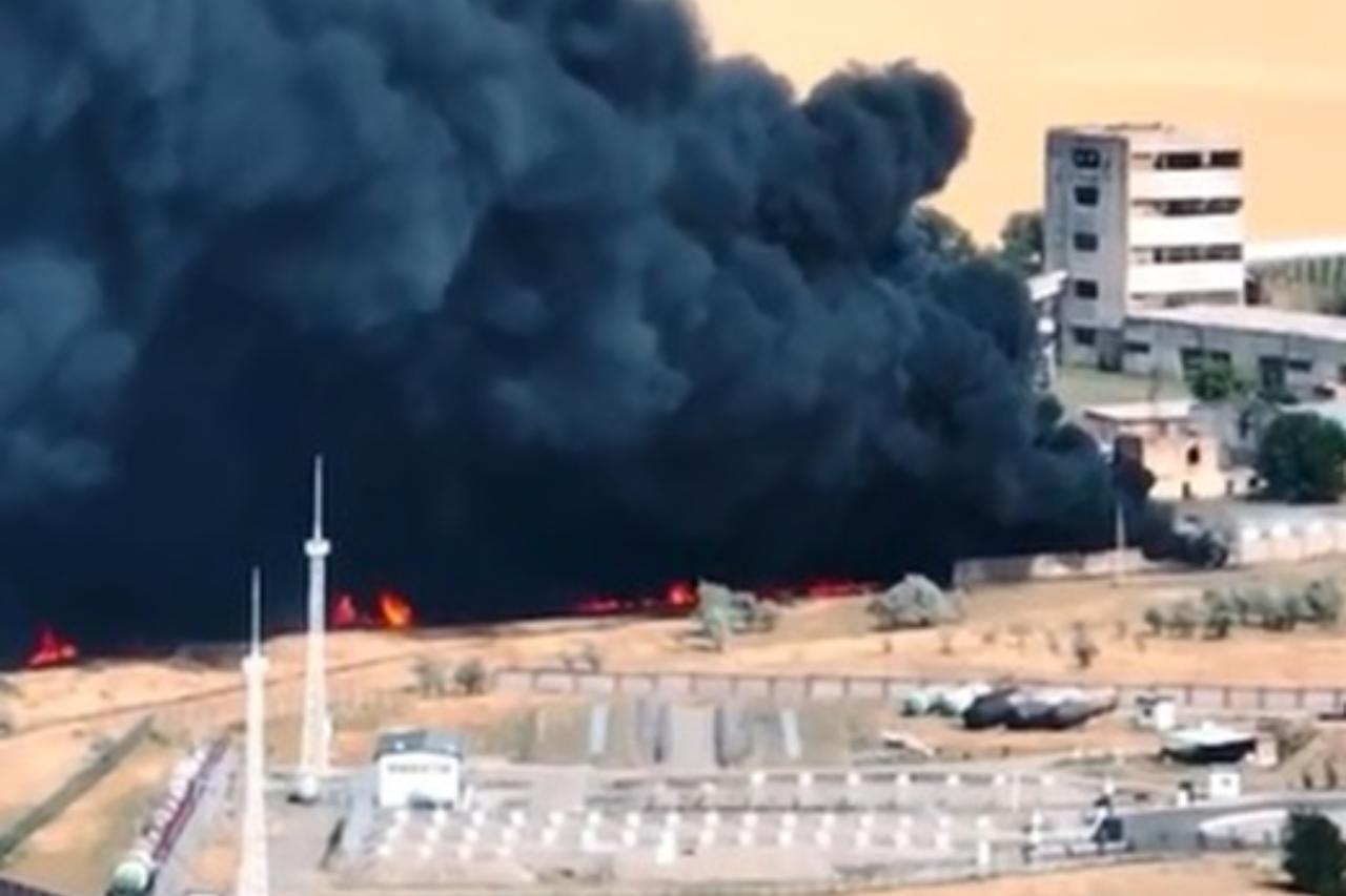 крупный пожар вспыхнул на нефтебазе в кыргызстане: пострадали 4 человека