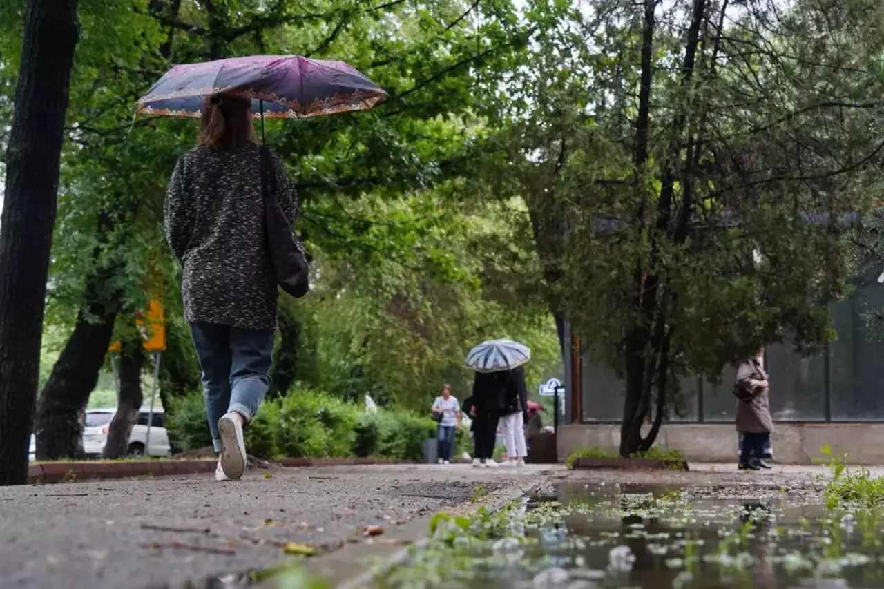 похолодание, дожди и снег: погода в казахстане в субботу, 6 апреля 2024