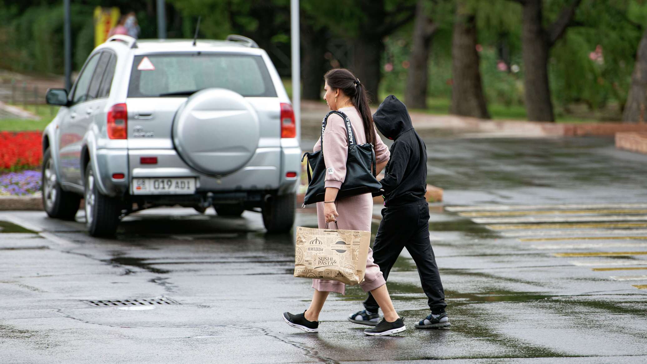 погода, в странах центральной азии, 12 октября 2023 года: в бишкеке +26, в ашхабаде +12