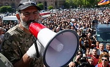 Премьер Армении превратил предвыборную гонку в охоту на ведьм, где любой критик автоматически становится «русским шпионом»