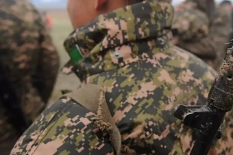 в казахстане военнослужащие устроили массовую драку с местным населением (видео)