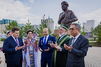 в астане открыли памятник средневековому ученому и философу авиценне