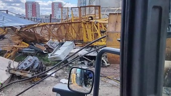 в астане при обрушении башенного крана погиб человек, еще двое госпитализированы