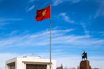 в кыргызстане запланировано увеличение зарплат медикам и учителям