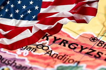 Кыргызстан меж двух огней: республику критикуют и Европарламент, и МИД России