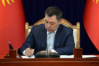 президент кыргызстана садыр жапаров подписал закон, усиливающий позиции и статус государственного языка