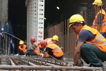 Вопреки мрачным прогнозам трудовые мигранты пополняют бюджет Кыргызстана