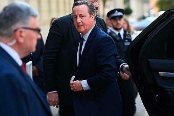 Корона повелела: зачем Кэмерона вновь призвали на службу ее величества