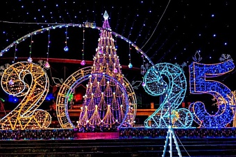 Новый год в Душанбе 2025: главная елка на площади «Истиқлол», ярмарки, праздничная афиша для всей семьи