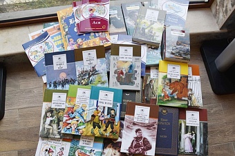 Россотрудничество передало в школы Душанбе около 2 тысяч книг