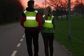 в узбекистане школьников заставят носить светоотражающие жилеты