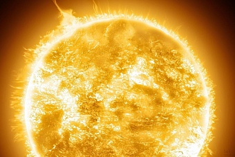одна из сильнейших вспышек за последние пять лет произошла на солнце