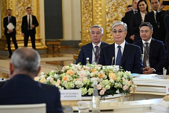 тасс: стало известно содержание записки путина токаеву на форуме еаэс в москве