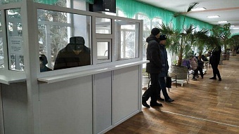 казахстанский девятиклассник принес на занятие топор и нож, которыми ранил троих детей