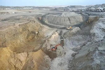 автобус со спасателями, рухнувший в воронку в казахстане, поднимут на поверхность 