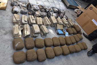 сотрудники спецслужбы узбекистана изъяли на границе с таджикистаном около 90 кг наркотиков