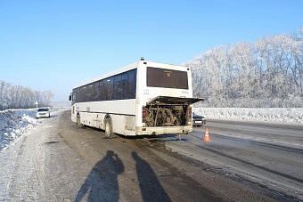пассажиров автобуса из казахстана, сломавшегося в мороз спасли в новосибирской области