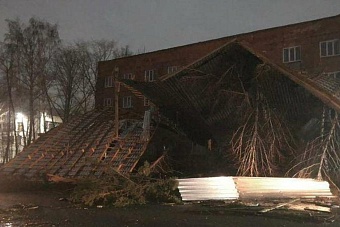 в павлодарской области ветром со школы сорвало крышу