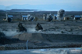 президент узбекистана наблюдал за учениями национальных войск на полигоне «термез»