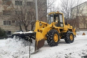 в казахстане военнослужащих мчс привлекли к уборке снега