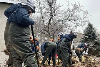 найдено тело одного погибшего: в алматы на жилые дома сошел слой земли (новые подробности)