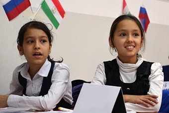 Россия обеспечит учебниками все русские классы в школах Таджикистана