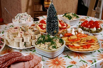 индекс оливье и бешбармака в казахстане: во сколько жителям страны обойдется новогодний стол 2025/26