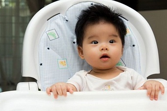 в китае семьям с детьми до трех лет будут выплачивать по $500  в год