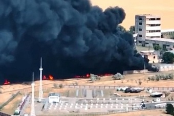 крупный пожар вспыхнул на нефтебазе в кыргызстане: пострадали 4 человека