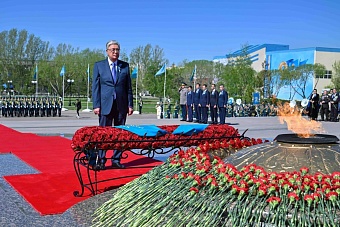 токаев почтил память казахстанцев погибших в годы великой отечественной войны