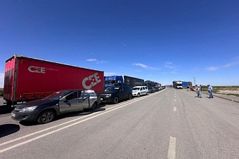 водители часами стоят в очереди на границе с рф без элементарных условий