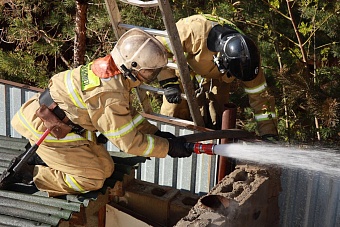 пожарные восемь часов тушили возгорание в гостинице астаны