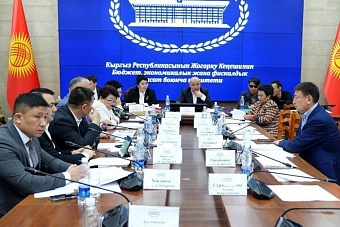 Еще один комитет парламента Кыргызстана одобрил в первом чтении законопроект «О СМИ»