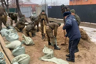 в зайсанском районе вко талые воды затопили автодорогу 
