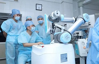 робот будет делать операции людям на мозге в казахстане