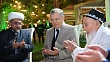 президент узбекистана шавкат мирзиёев подарил кроссовер traverse 108-летнему жителю наманганской области